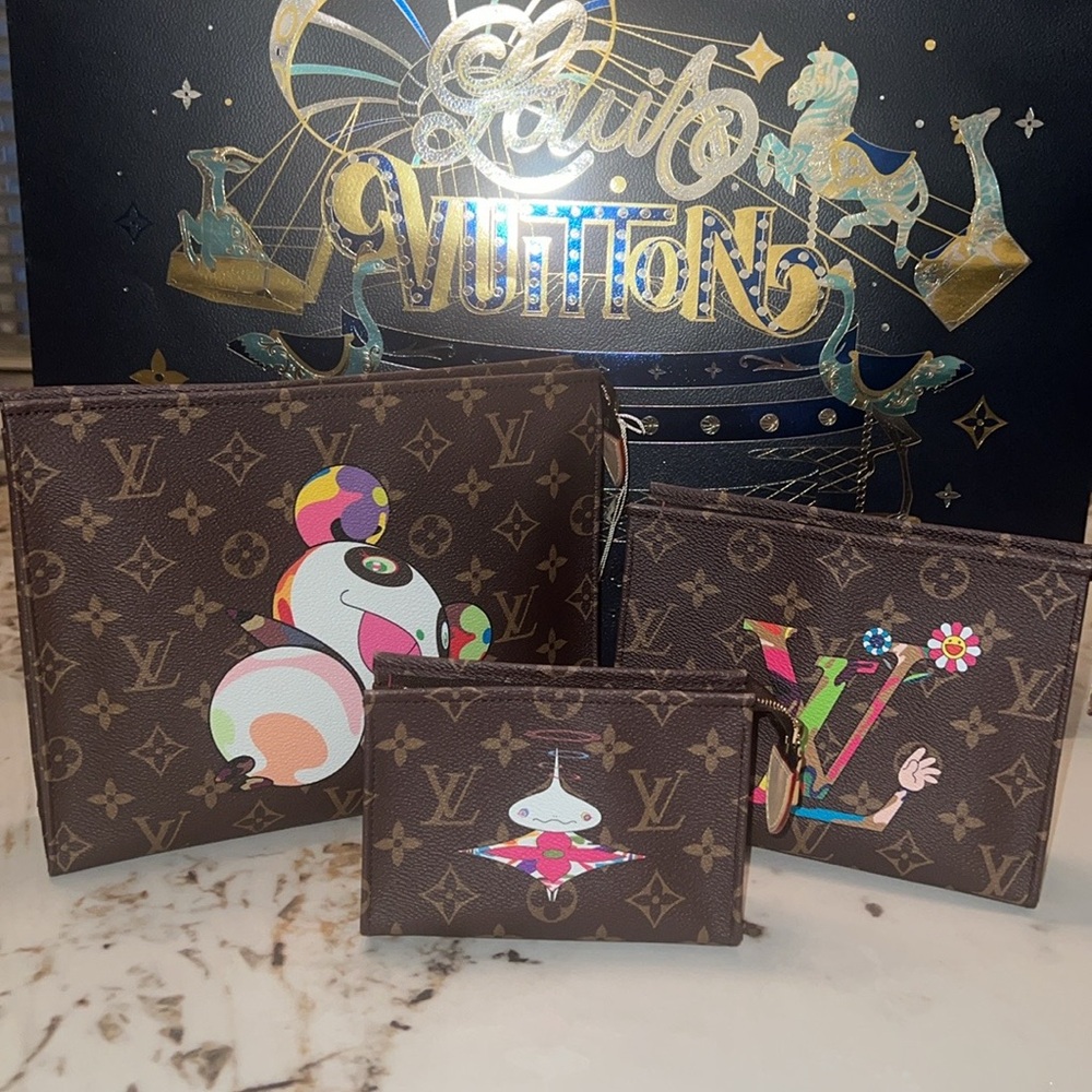 🎉🎉SOLD🎉🎉New LOUIS VUITTON x TAKASHI MURAKAMI 2025 LARGE Toiletry Pouch - Picture 7 of 11